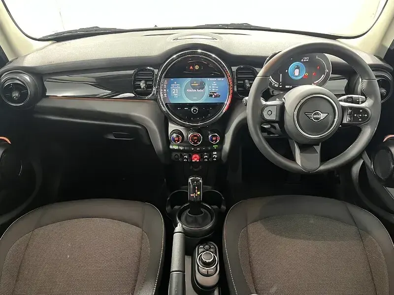 Used Mini Cooper Classic 134 HP (98 kW) 2023 White Hatchback