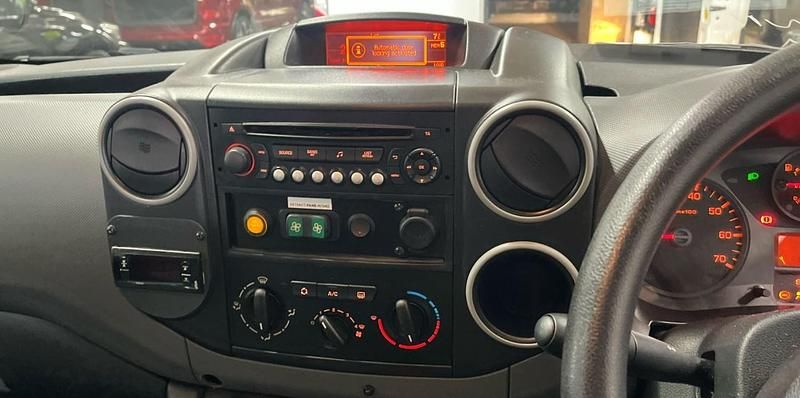 Used Citroën Berlingo 90 HP (66 kW) 2014 White MPV