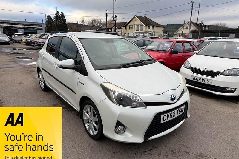 Used Toyota Yaris Hybrid 2012 White Hatchback