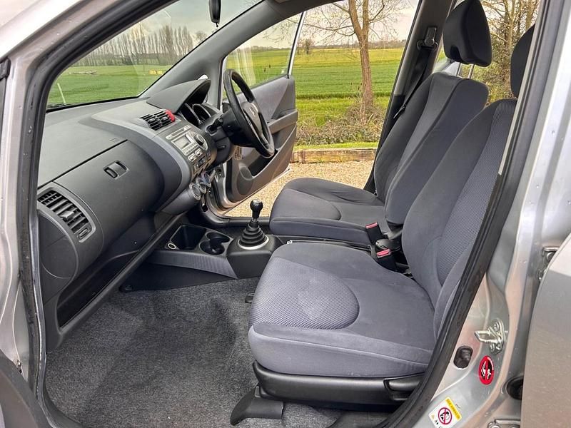 Used Honda Jazz SE 82 HP (60 kW) 2008 Silver Hatchback