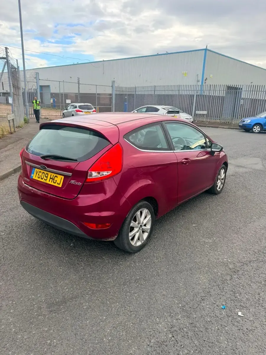 Used Ford Fiesta Zetec 94 HP (69 kW) 2009 Pink Hatchback