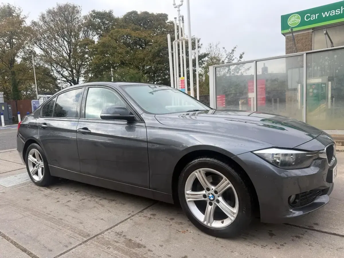 Begagnad BMW 320 2014 Grå Sedan