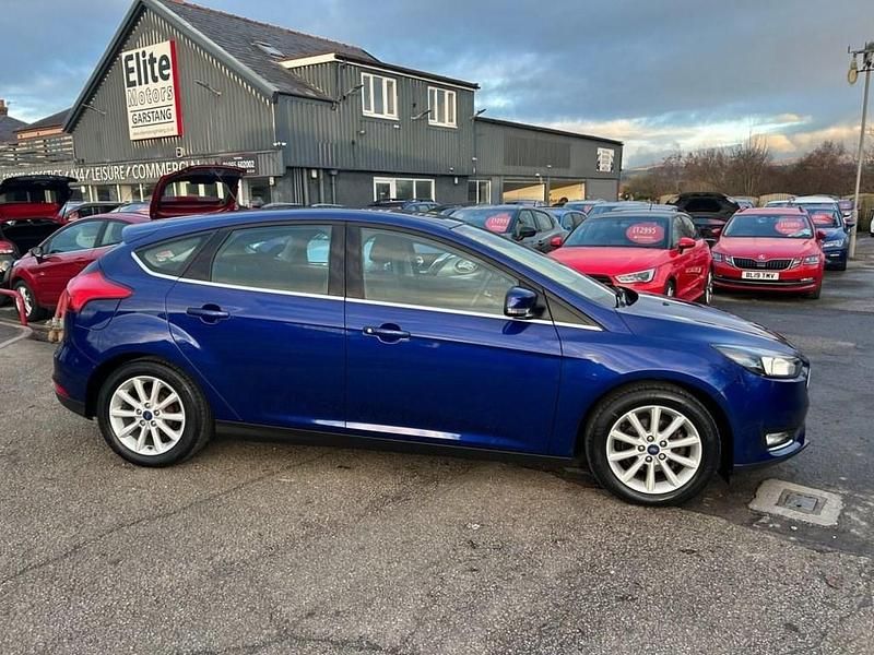 Used Ford Focus Titanium 125 HP (91 kW) 2016 Blue Hatchback