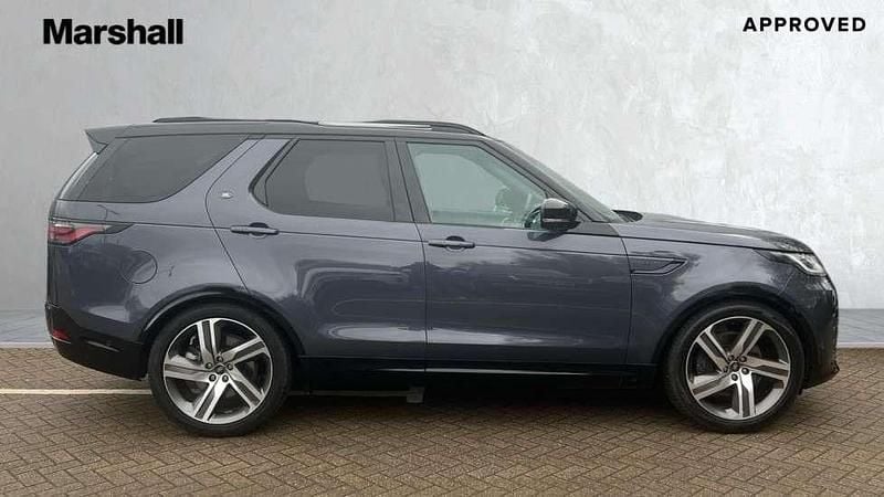 Used Land Rover Discovery 5 HSE Dynamic 350 HP (257 kW) 2024 Varesine blue SUV