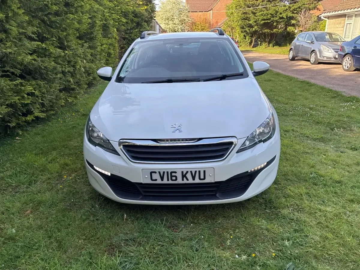 Begagnad Peugeot 308 Access 2016 Vit Halvkombi
