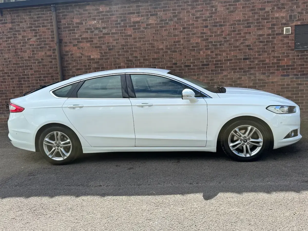 Used Ford Mondeo Titanium 150 HP (110 kW) 2015 White Hatchback