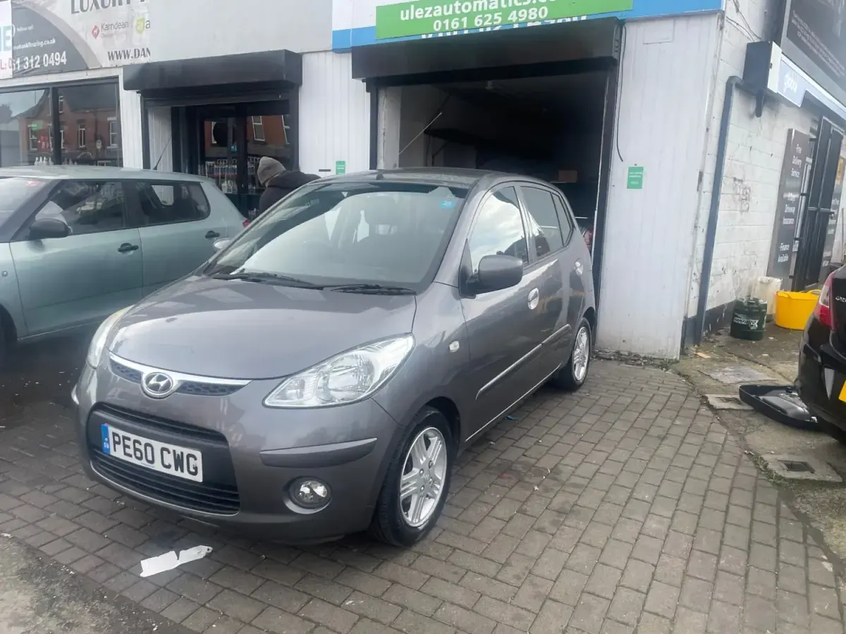 Usado Hyundai i10 Edition 67 CV (49 kW) 2010 Gris Utilitario