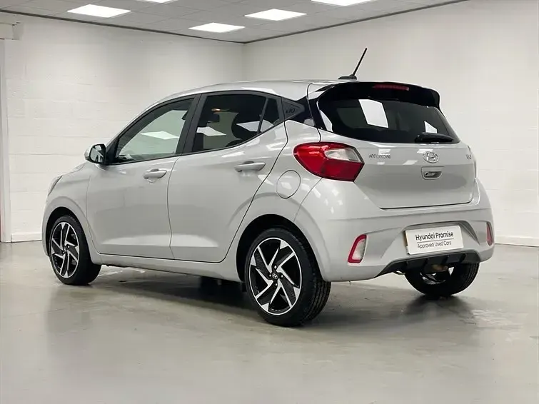 Käytetty Hyundai i10 Premium 2020 Hopea Viistoperä