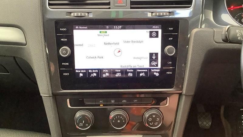 Used VW Golf VII SE 130 HP (95 kW) 2018 Urano grey Estate
