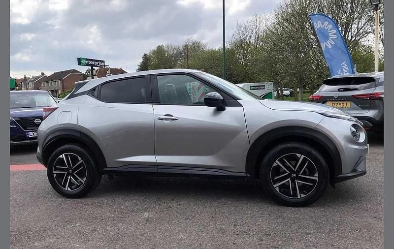 Usado Nissan Juke N-Connecta 114 CV (83 kW) 2025 Plateado SUV