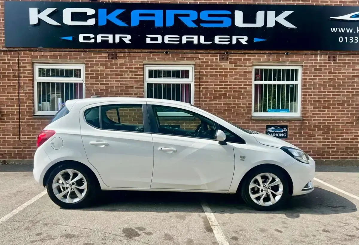 Used Vauxhall Corsa SRi 90 HP (66 kW) 2017 White Hatchback