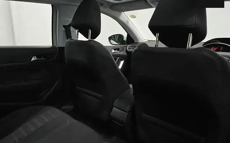 Used Peugeot 308 Allure 131 HP (96 kW) 2020 White Hatchback