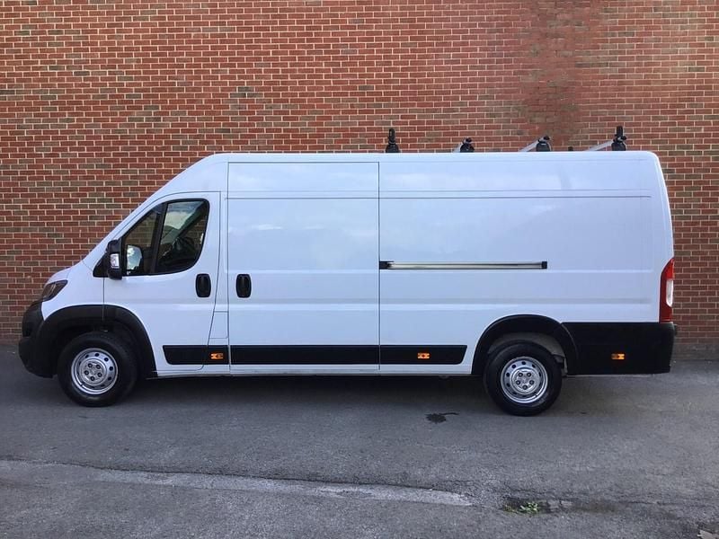 Used Peugeot Boxer Premium 140 HP (102 kW) 2023 White Van