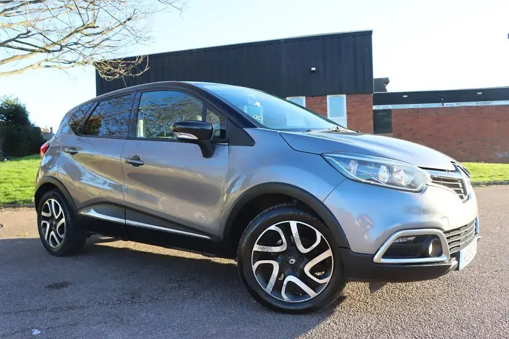 Used Renault Captur Dynamique 90 HP (66 kW) 2015 Grey/black SUV