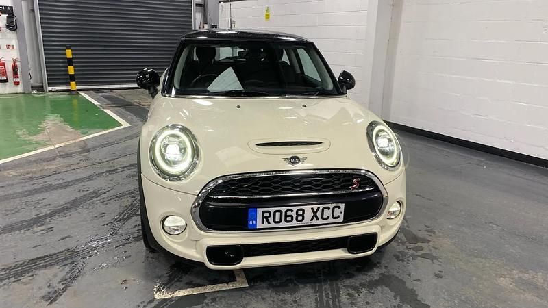 Used Mini Cooper S 192 HP (141 kW) 2018 White Hatchback