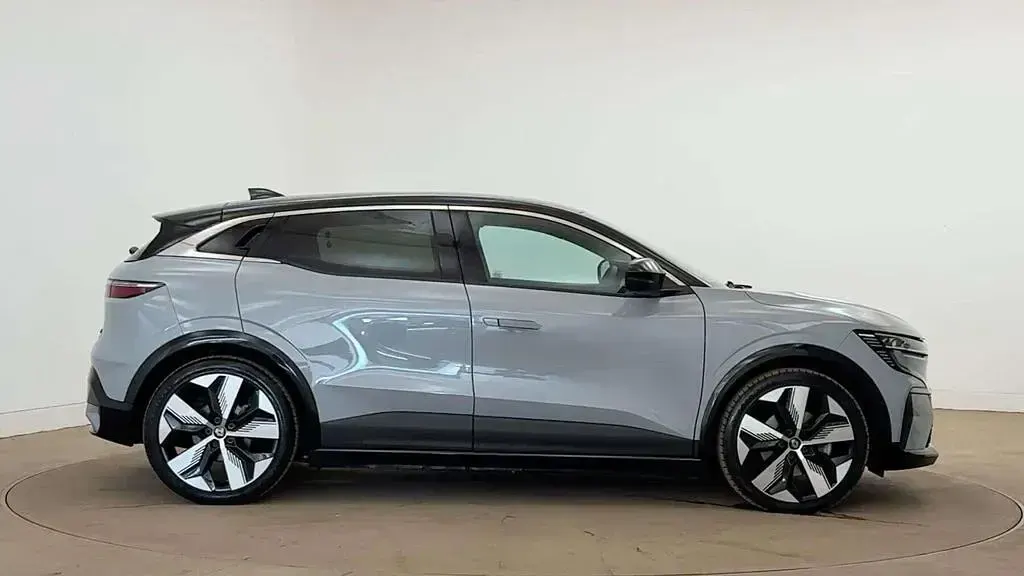 Used Renault Megane E-Tech Komfort 160 kW (218 HP) 2025 Hatchback