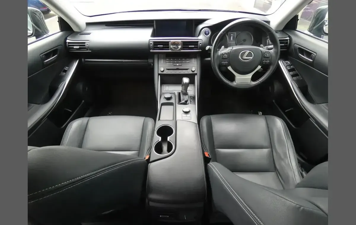 Used Lexus IS300h 220 HP (161 kW) 2019 Black Sedan