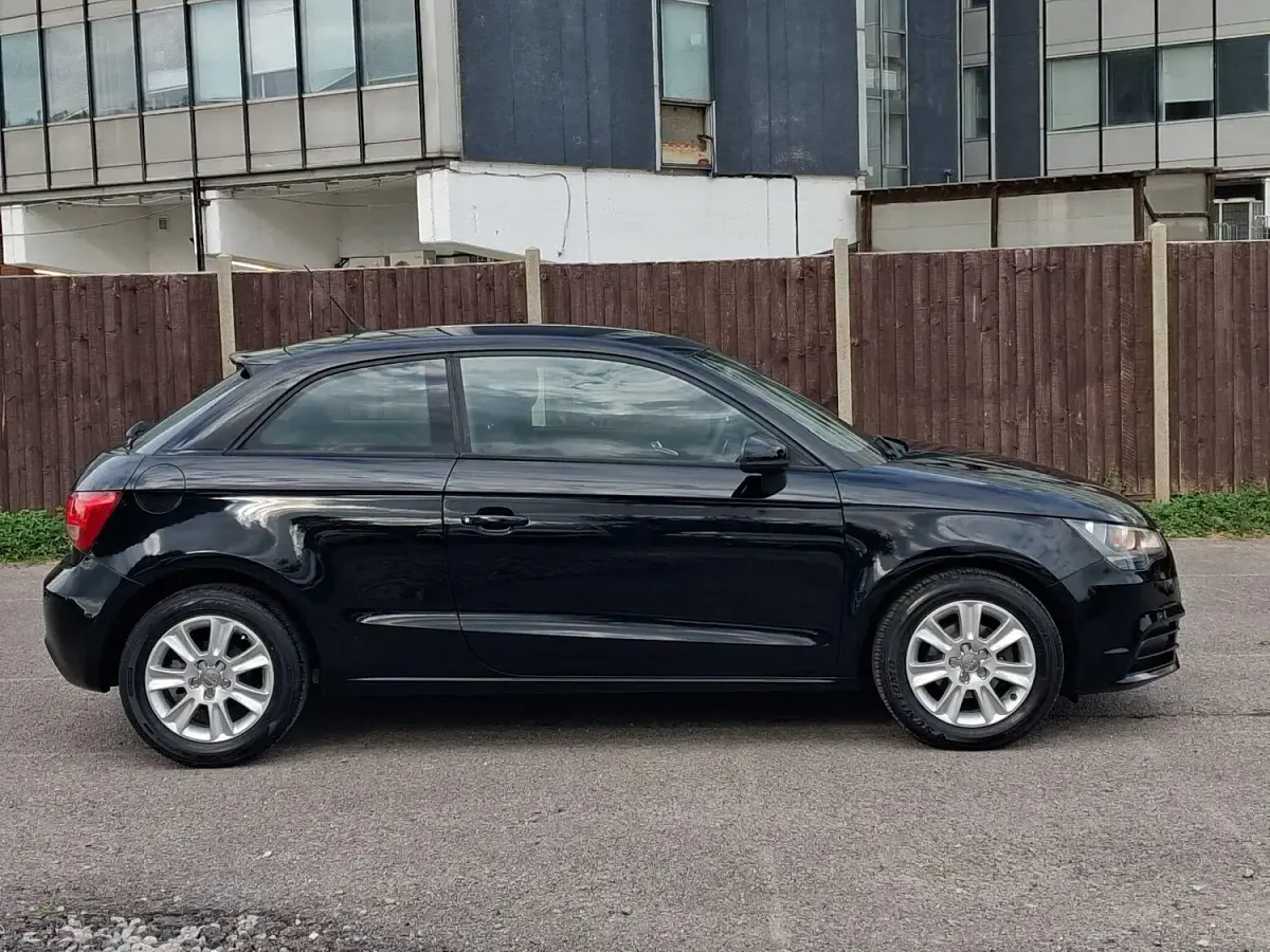Used Audi A1 86 HP (63 kW) 2012 Black Hatchback