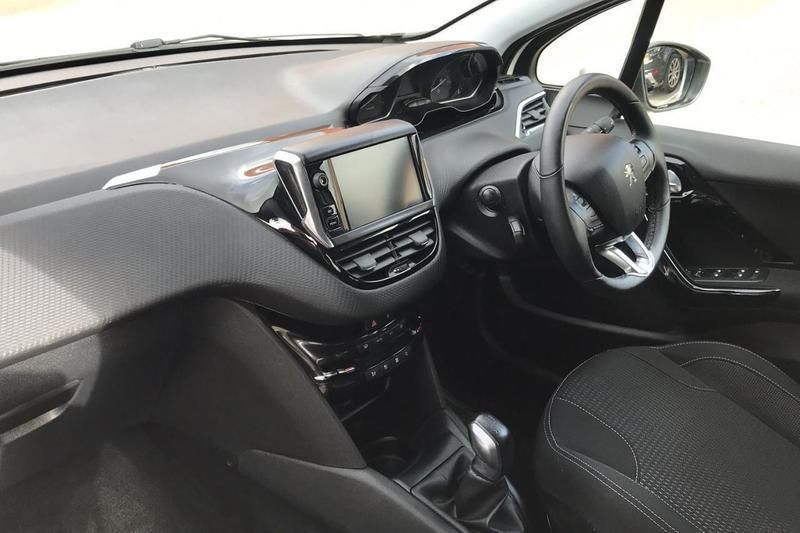 White Used 2019 Peugeot 208 Hatchback | £8,695 (Fair price) - Image 1/4