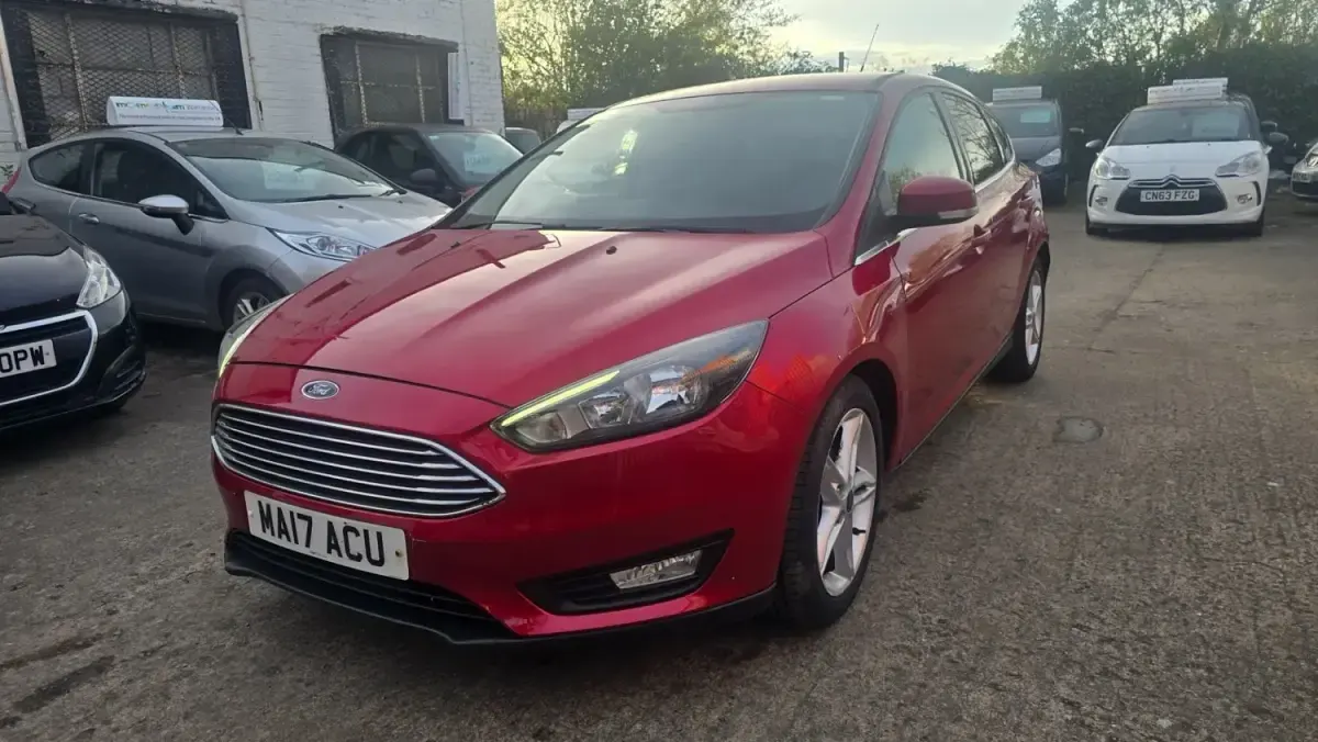 Usado Ford Focus Zetec 2017 Vermelho Citadino
