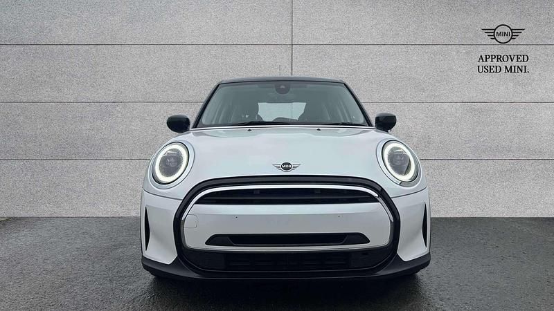 Used Mini Cooper Classic 134 HP (98 kW) 2024 White Hatchback