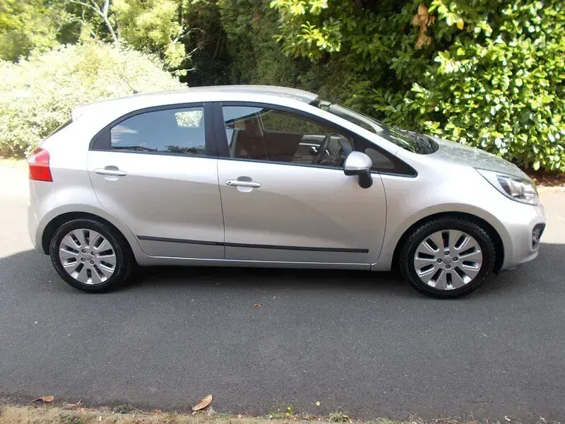 Used Kia Rio 84 HP (61 kW) 2013 Silver Hatchback