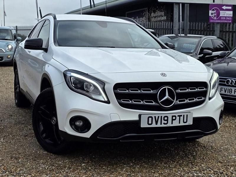 Used Mercedes GLA180 Urban 122 HP (89 kW) 2019 White SUV
