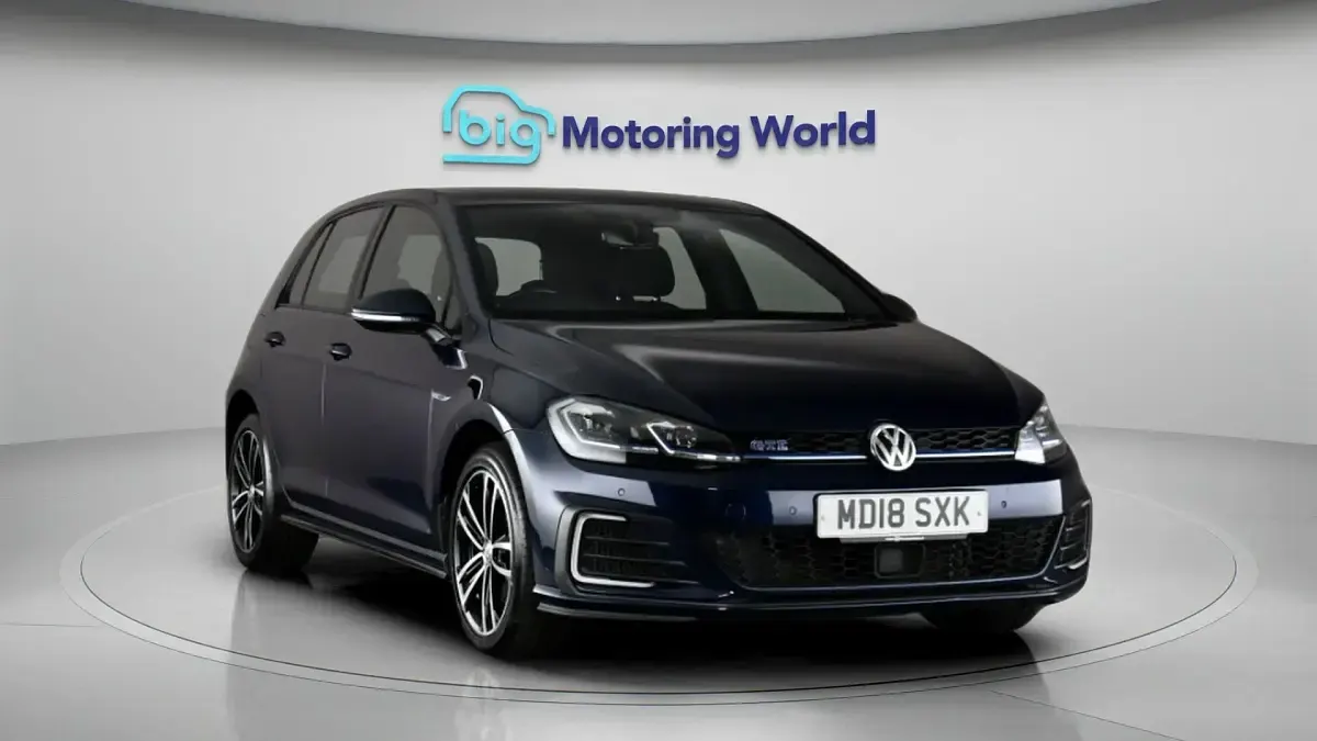 Used VW Golf VII GTE 201 HP (147 kW) 2018 Blue Hatchback