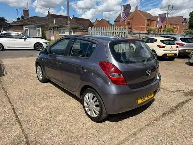 Used Hyundai i20 Style 101 HP (74 kW) 2011 Grey Hatchback