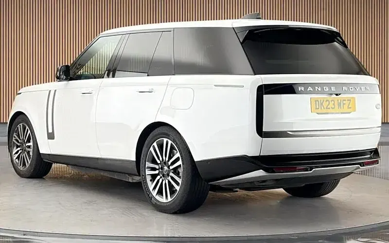 Used Land Rover Range Rover SE 441 HP (324 kW) 2023 Ostuni pearl white SUV