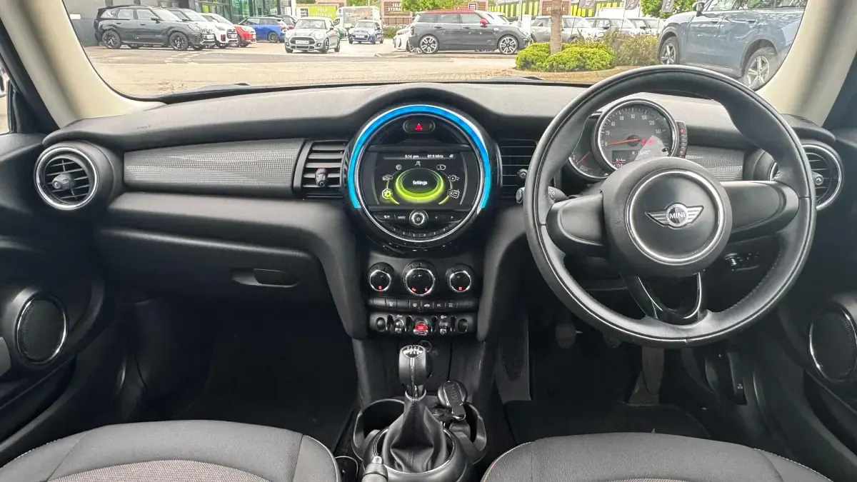 Usado Mini ONE Hatch 101 CV (74 kW) 2016 Plateado Utilitario