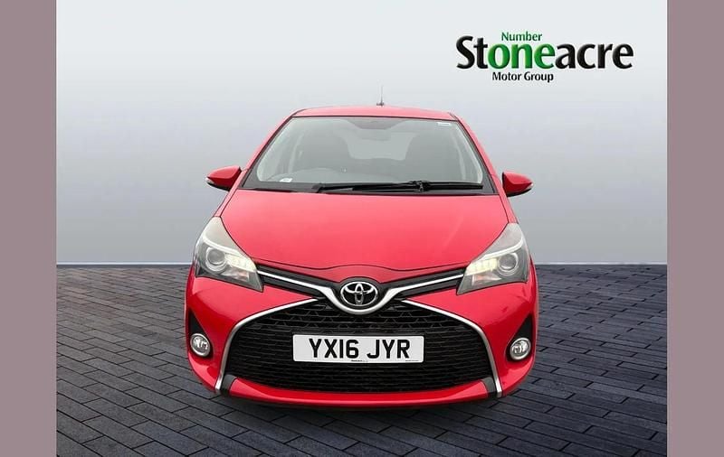Used Toyota Yaris Design 99 HP (72 kW) 2016 Red Hatchback