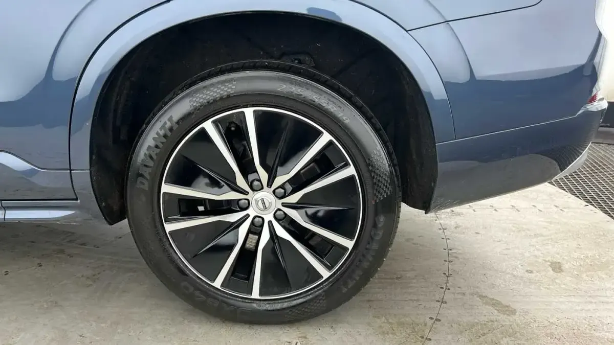 Used Volvo XC90 Momentum 235 HP (172 kW) 2021 Blue SUV