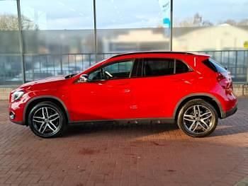Used Mercedes GLA180 Urban 122 HP (89 kW) 2019 Red SUV
