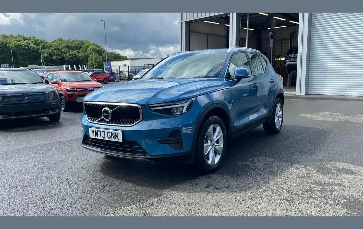 Used Volvo XC40 Core 163 HP (119 kW) 2023 Blue SUV
