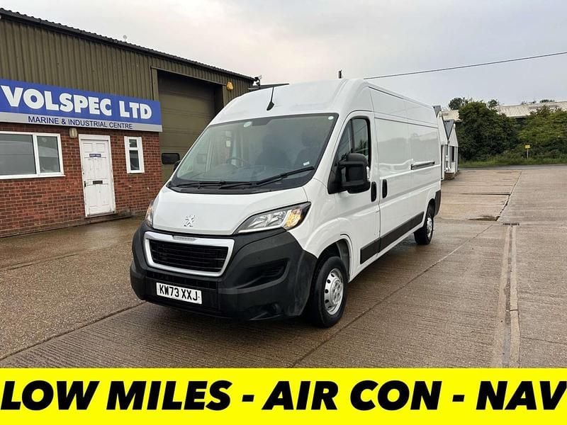 White Used 2023 Peugeot Boxer Premium Van | £14,500 (Super price) - Image 1/2