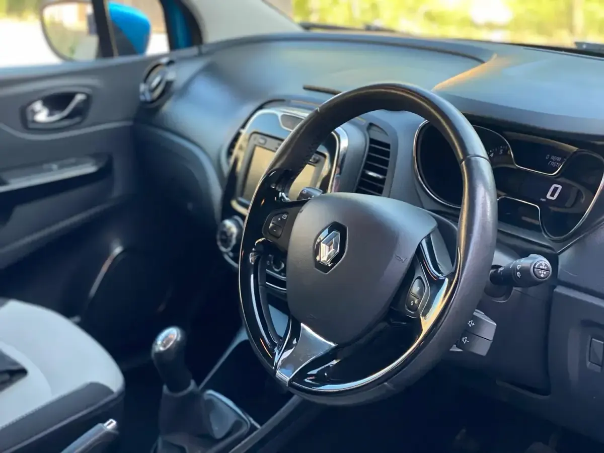 Second-hand Renault Captur Dynamique 90 CP (66 kW) 2014 Albastru SUV