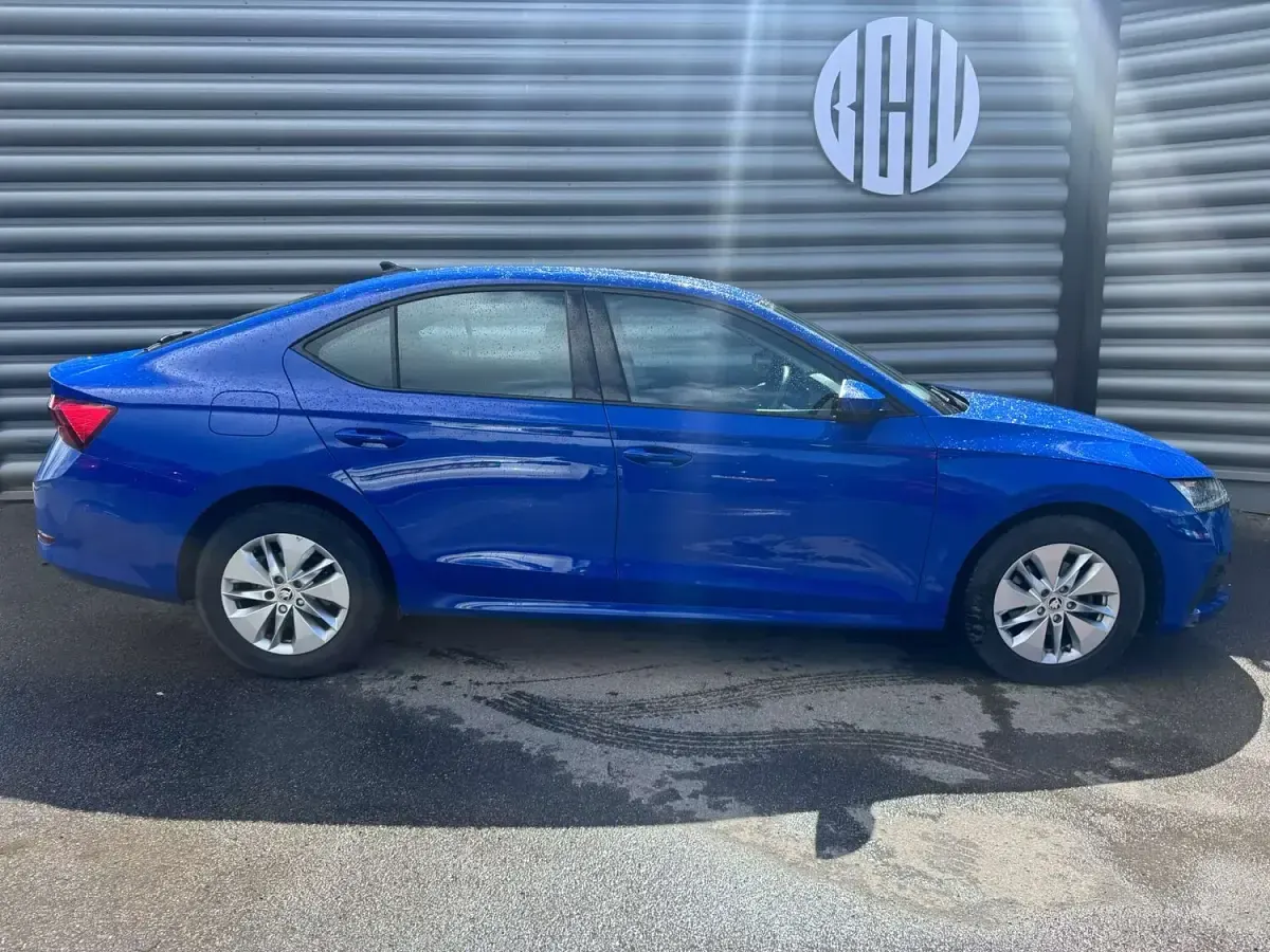 Used Skoda Octavia SE Technology 110 HP (80 kW) 2022 Blue Hatchback