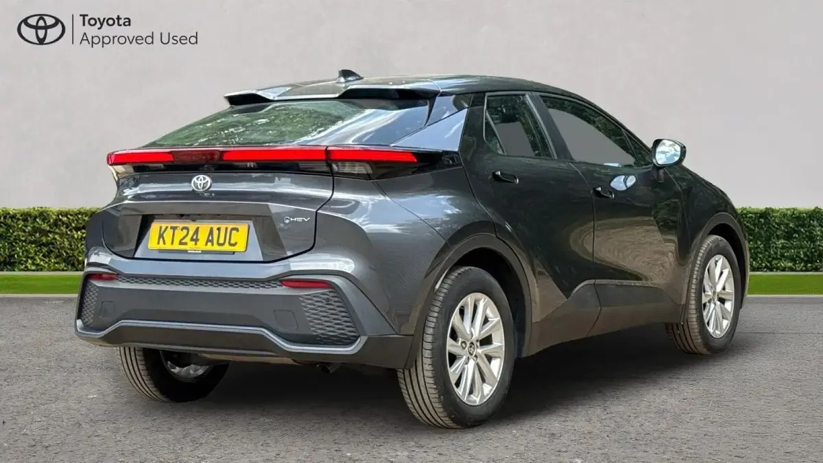 Used Toyota C-HR 140 HP (102 kW) 2024 Decuma grey SUV