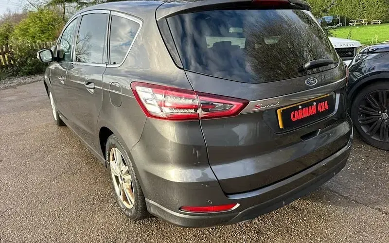 Begagnad Ford S-MAX Titanium 150 HK (110 kW) 2018 Minibuss