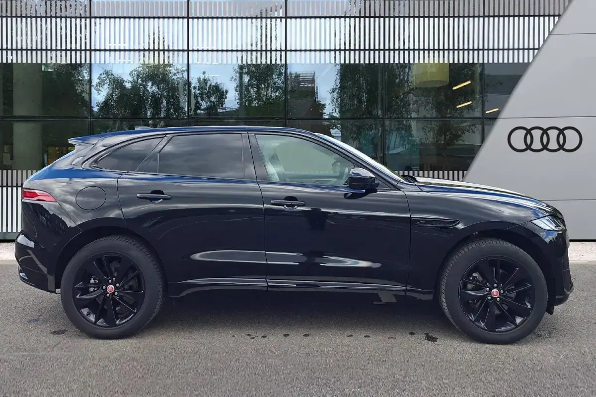 Usado Jaguar F-Pace R-Dynamic 250 HP (183 kW) 2022 Preto SUV