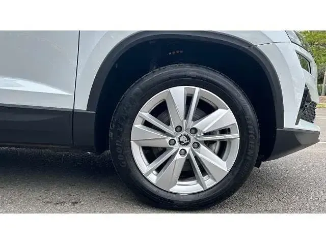 Second-hand Skoda Karoq SE 150 CP (110 kW) 2025 Alb SUV