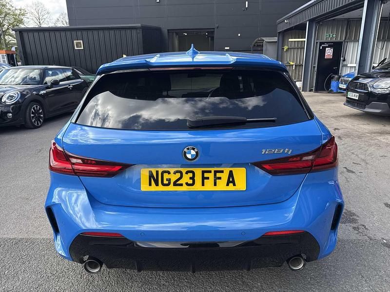 Usado BMW 128 Shadowline 261 CV (191 kW) 2023 Azul Utilitario