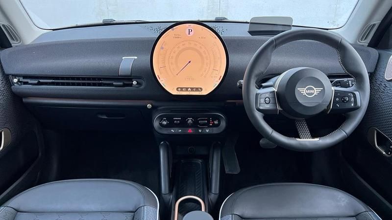 Used Mini Cooper SE Hatch 158 kW (215 HP) 2024 White Hatchback