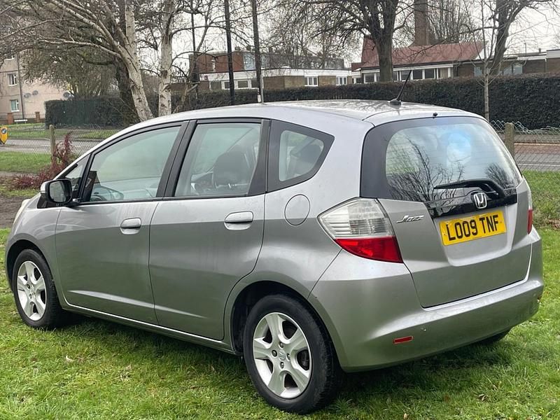 Second-hand Honda Jazz ES 100 CP (73 kW) 2009 Argintiu Hatchback