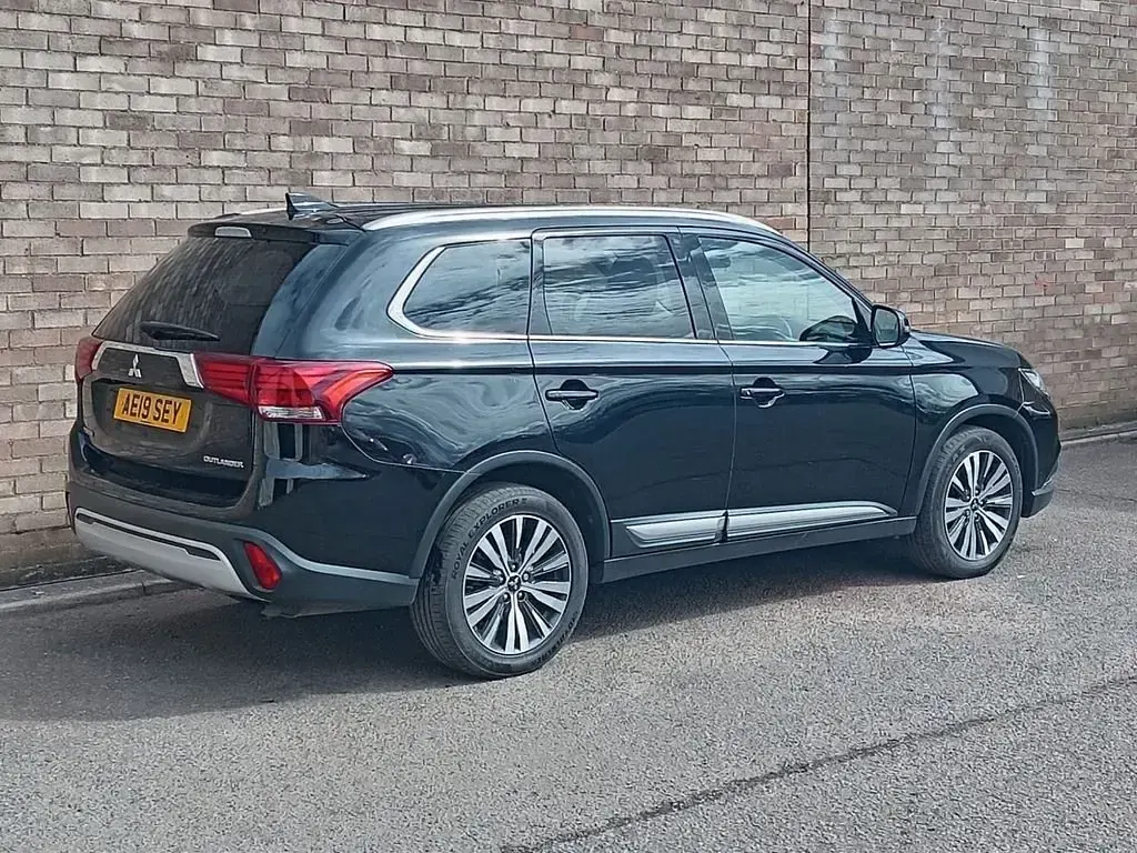 Usado Mitsubishi Outlander 150 HP (110 kW) 2019 Preto SUV