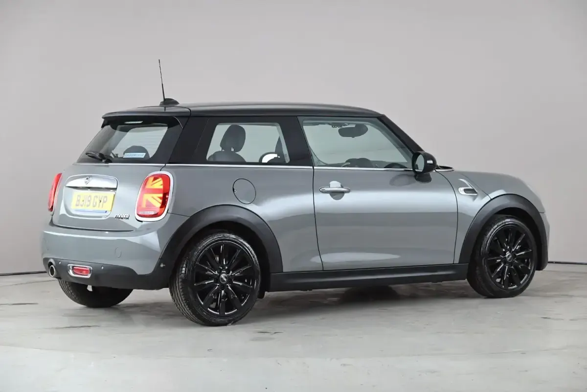 Usado Mini Cooper Exclusive 2019 Cinzento Citadino