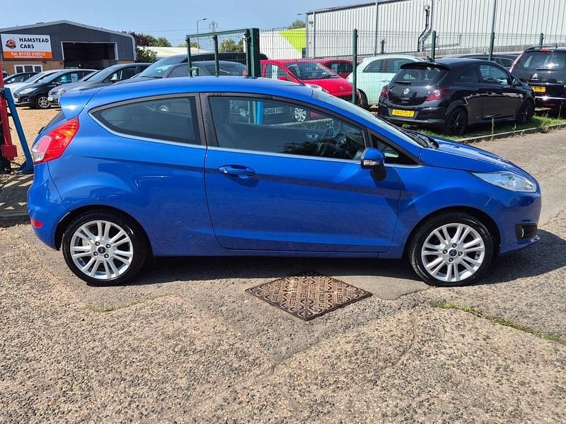 Used Ford Fiesta Zetec 82 HP (60 kW) 2013 Blue Hatchback