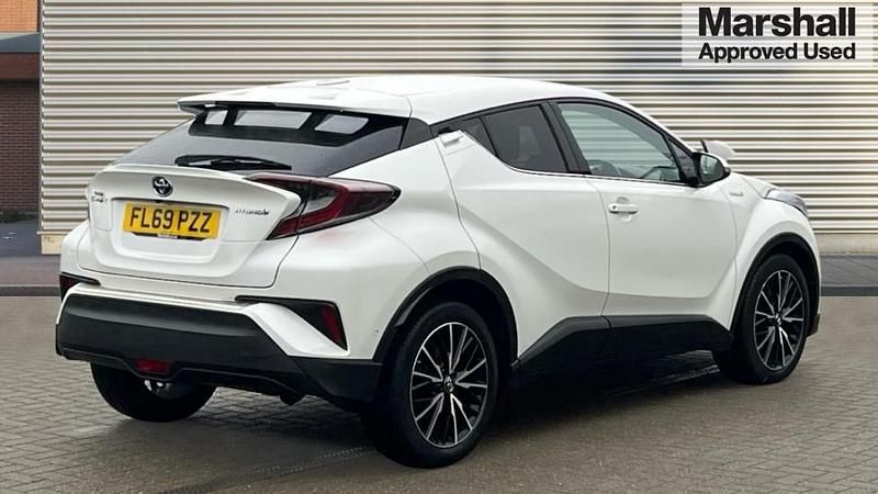Used Toyota C-HR 122 HP (89 kW) 2019 White SUV