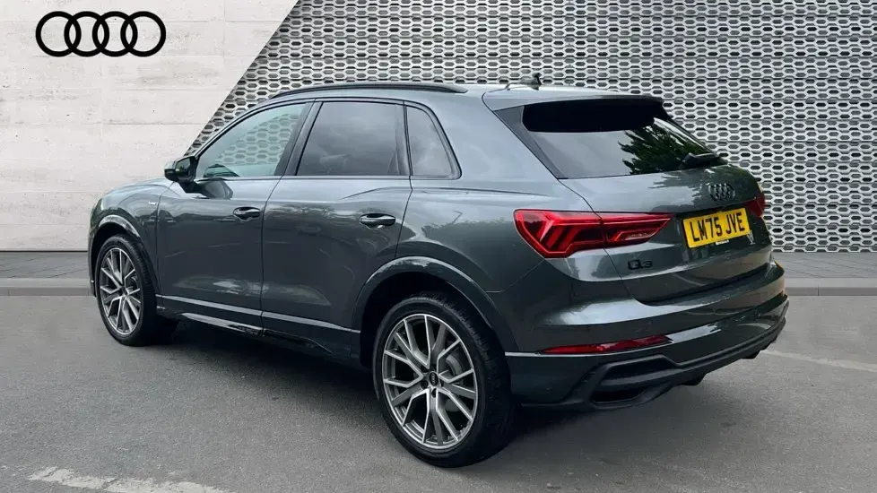 Usado Audi Q3 Black Edition 150 CV (110 kW) 2025 Gris SUV